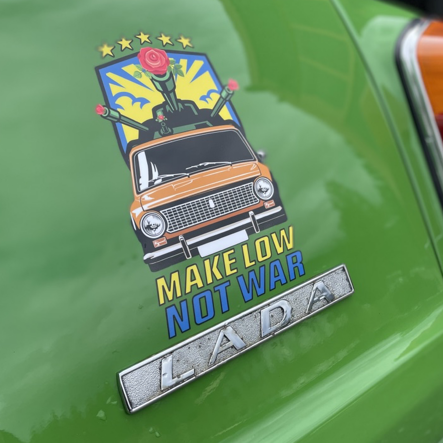 Klistremerke og decal: Make LOW not WAR